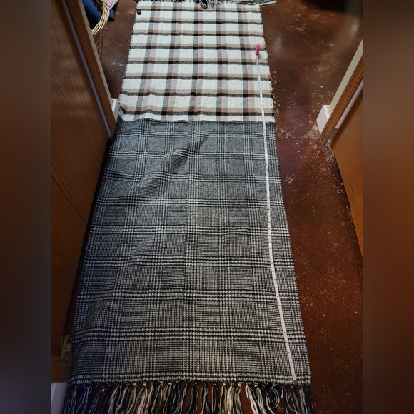 XL Steve Madden unique scarf - Picture 13 of 13